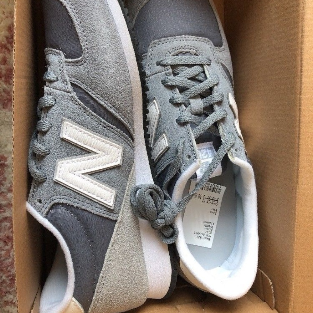 New Balance Womens Shows Size 10 Grey New, In Box